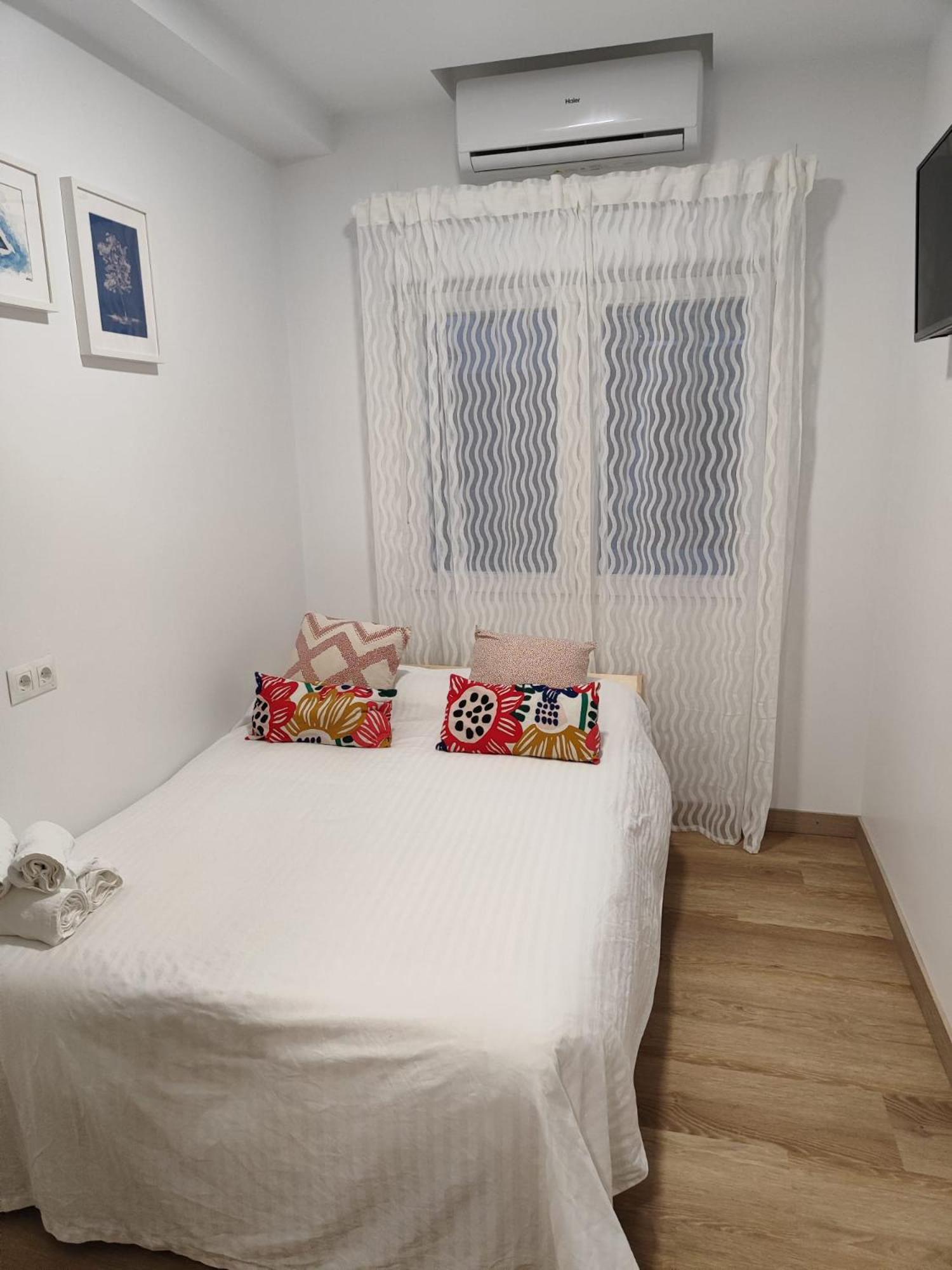 Khors Apartment Малага Екстериор снимка